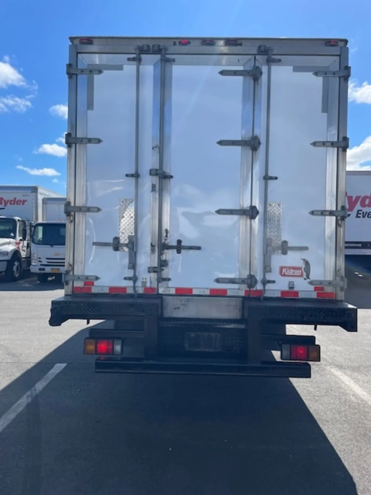 2019 Isuzu NQR in Farmingdale, NY — photo 5