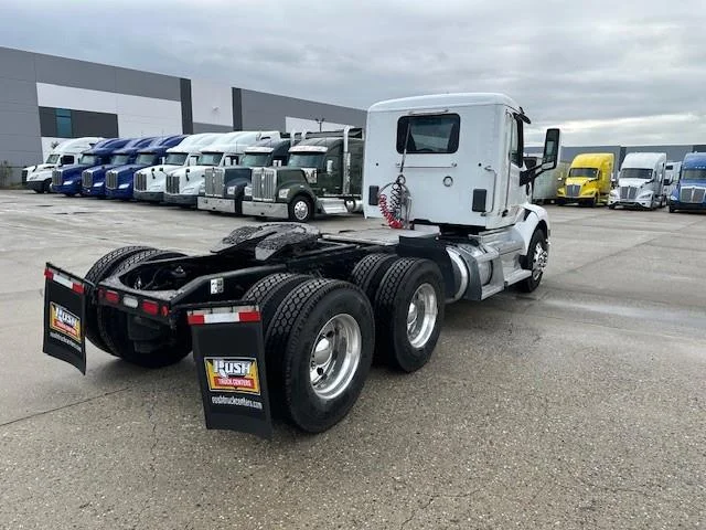 2019 Peterbilt 579 - image 8
