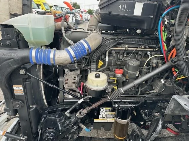 2019 Peterbilt 579 - image 2