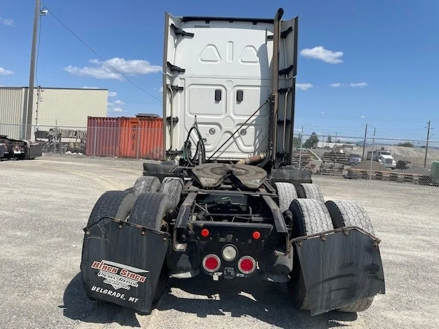 2017 Freightliner Cascadia - image 5