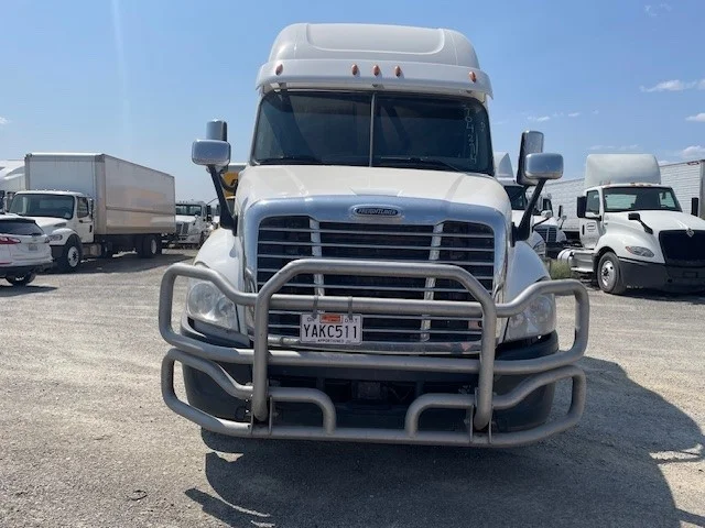 2017 Freightliner Cascadia in Spokane Valley, WA — photo 2