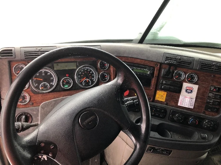 2017 Freightliner Cascadia in Spokane Valley, WA — photo 10