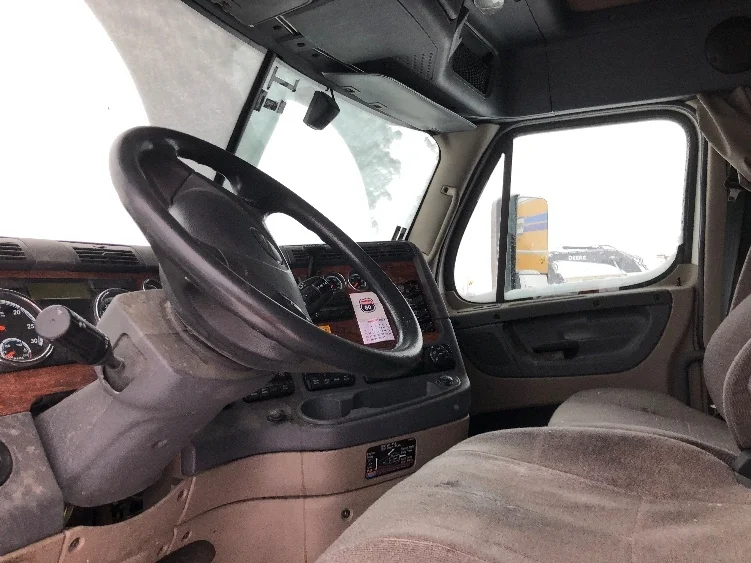 2017 Freightliner Cascadia in Spokane Valley, WA — photo 9