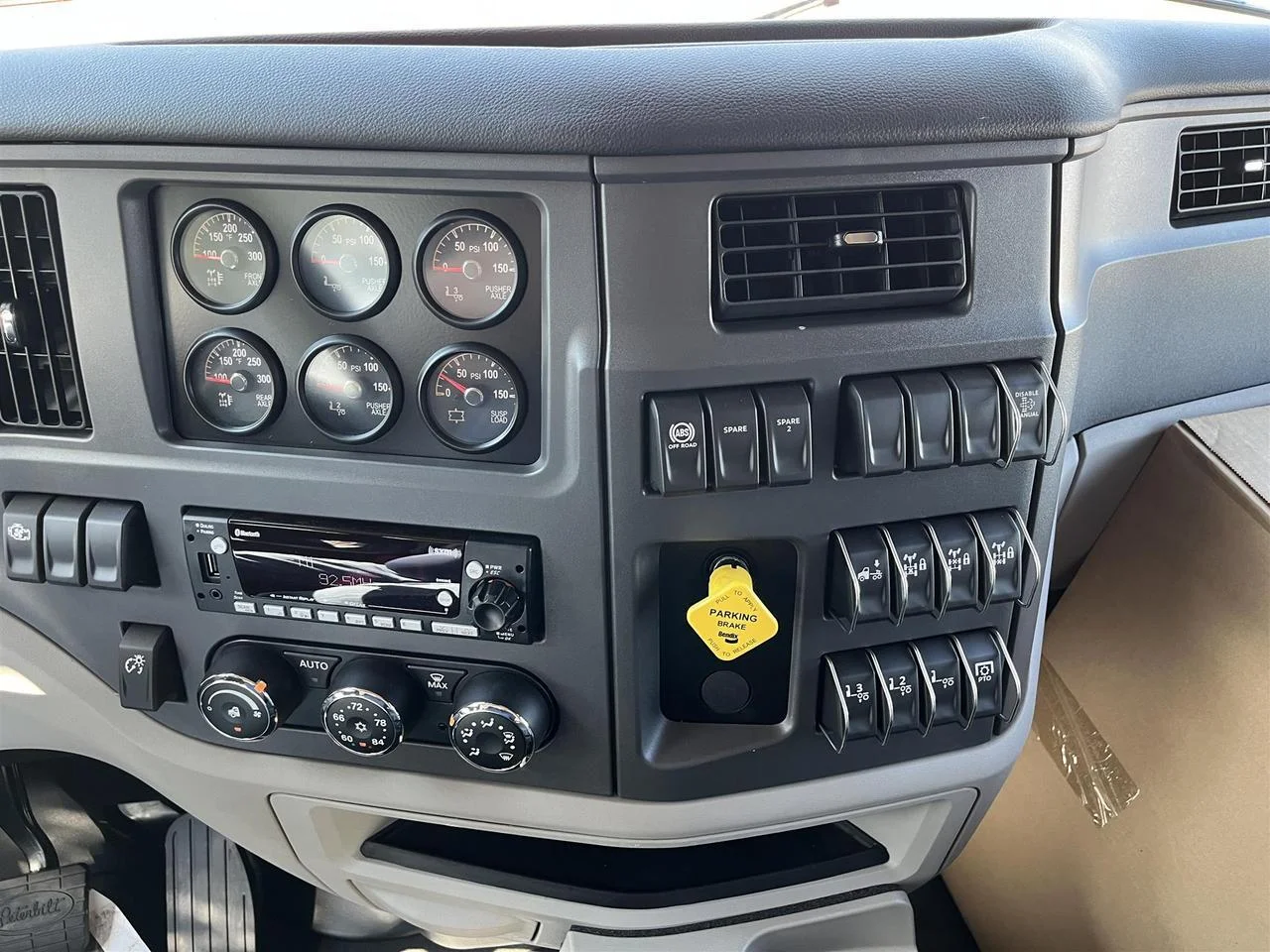 2026 Peterbilt 567 - image 8