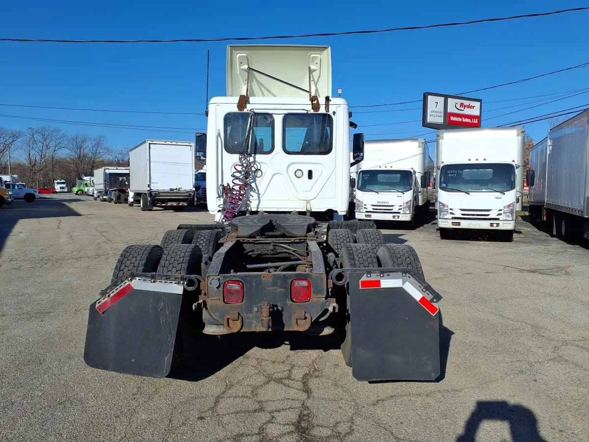2019 Freightliner Cascadia - image 5