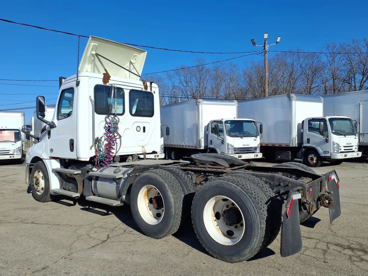 2019 Freightliner Cascadia in Warwick, RI — photo 6