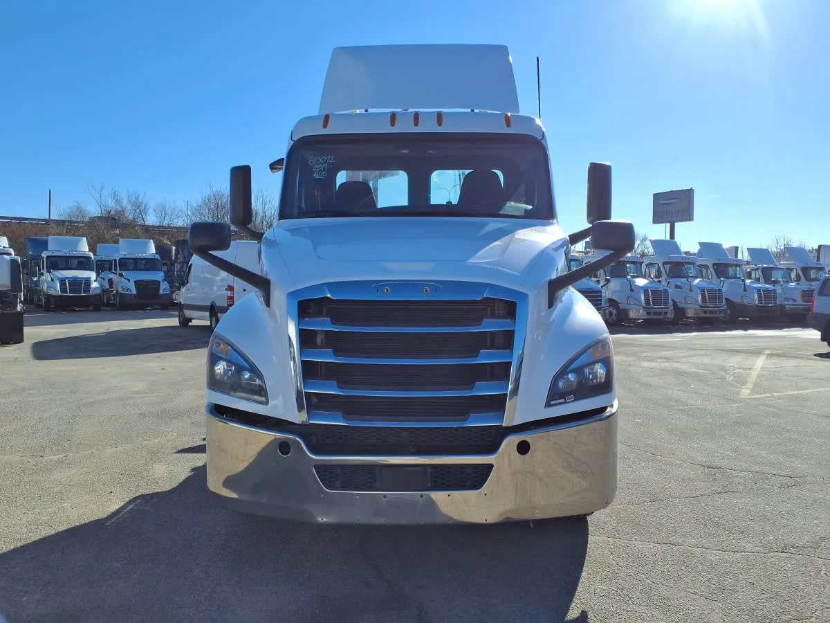 2019 Freightliner Cascadia in Warwick, RI — photo 2
