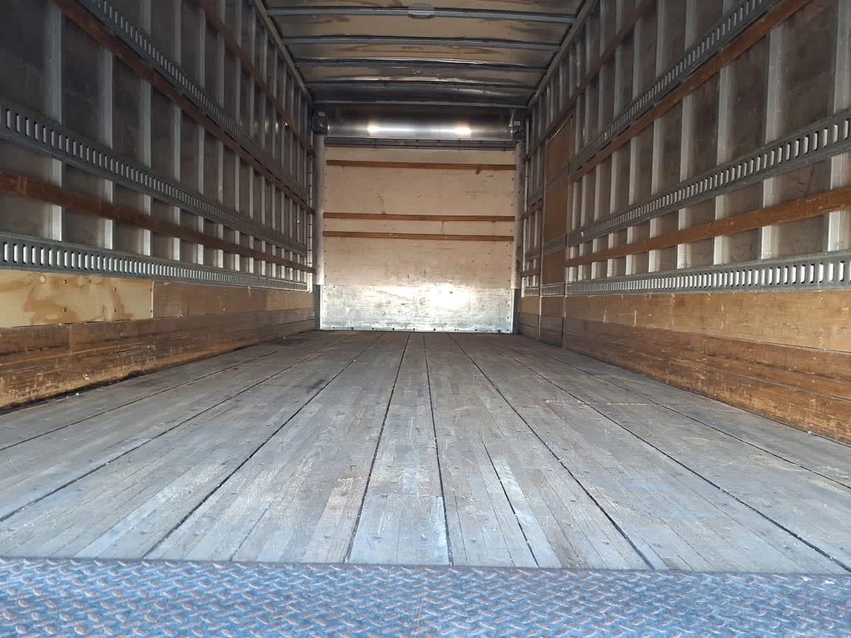 2018 Freightliner M2 106 in Dallas, TX — photo 8