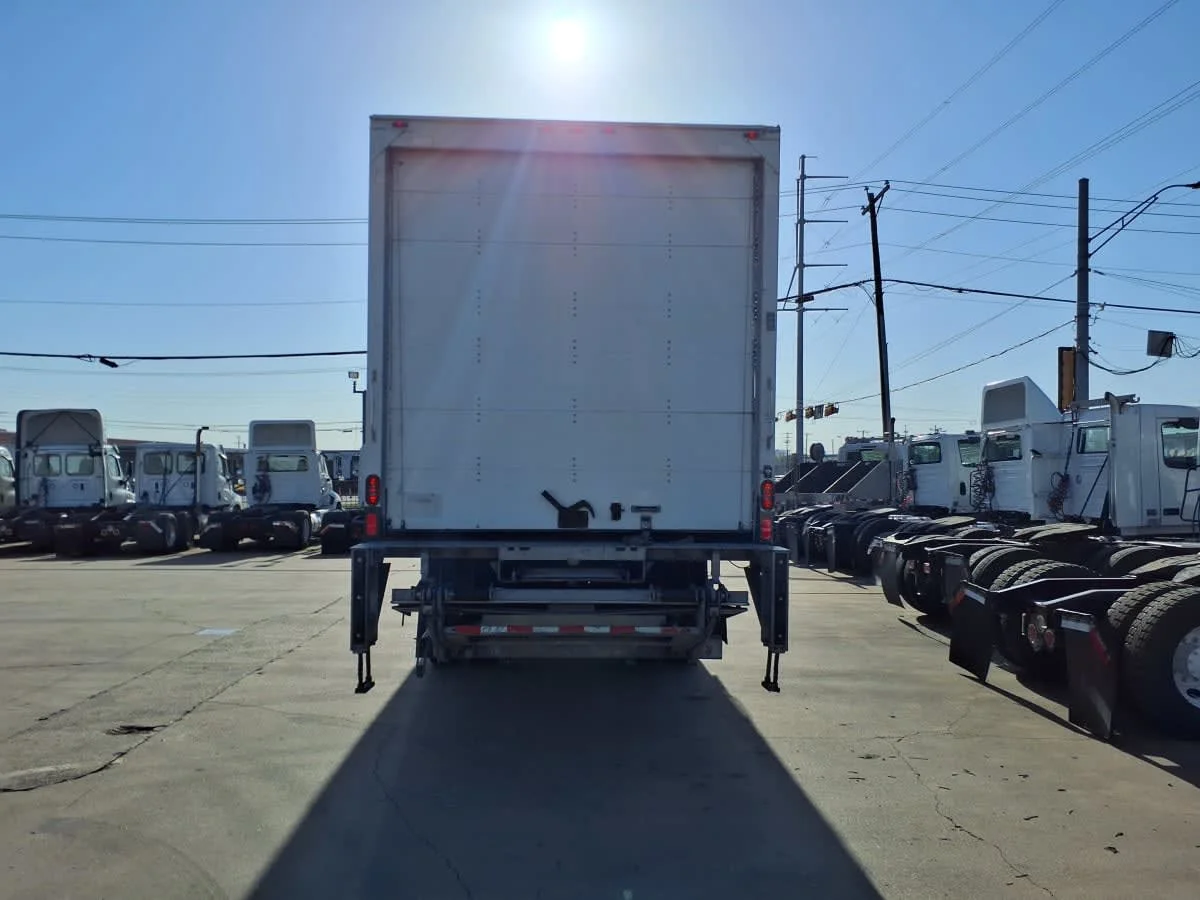 2018 Freightliner M2 106 in Dallas, TX — photo 5