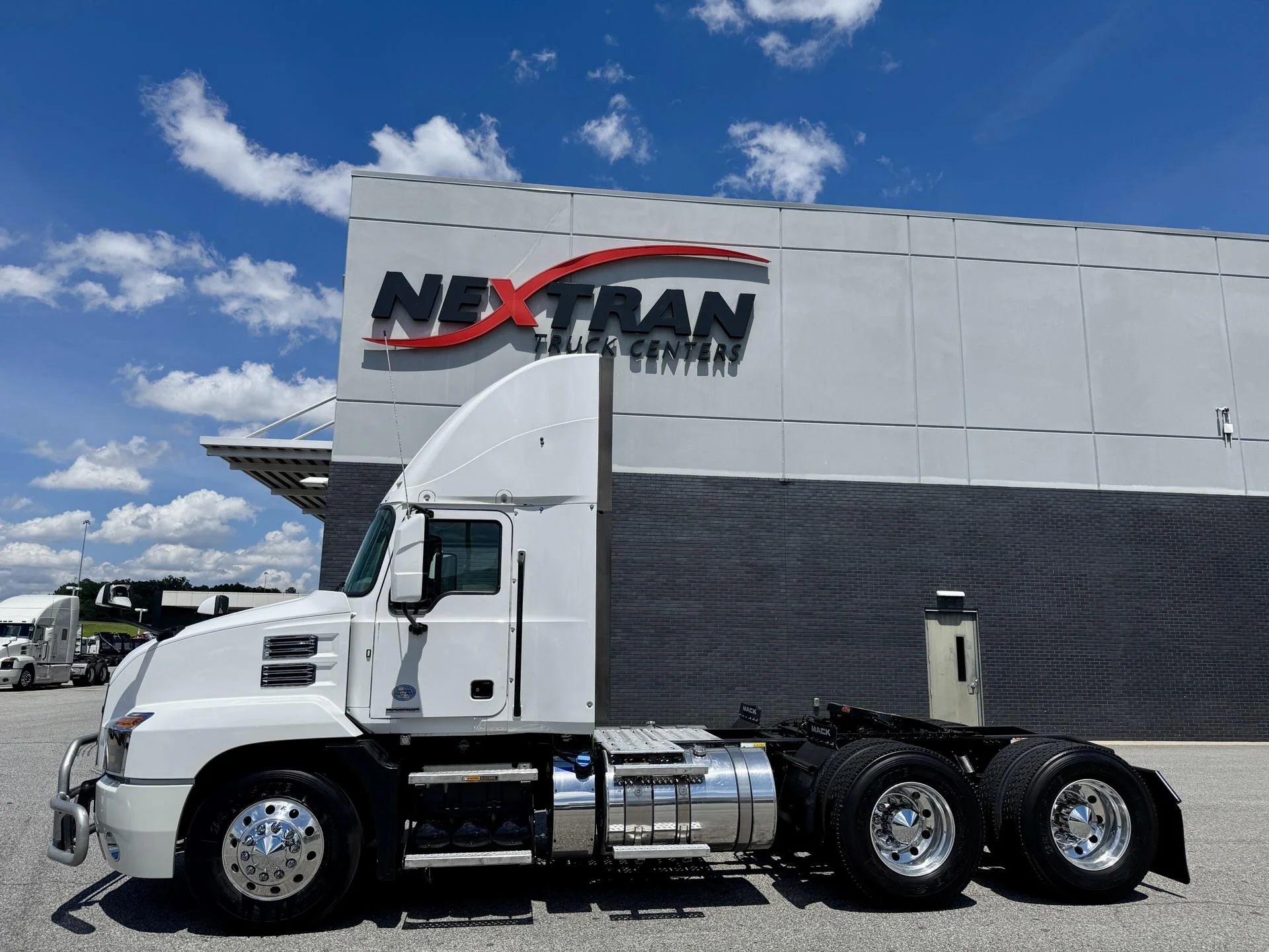 2022 Mack Anthem in Duluth, GA — photo 2