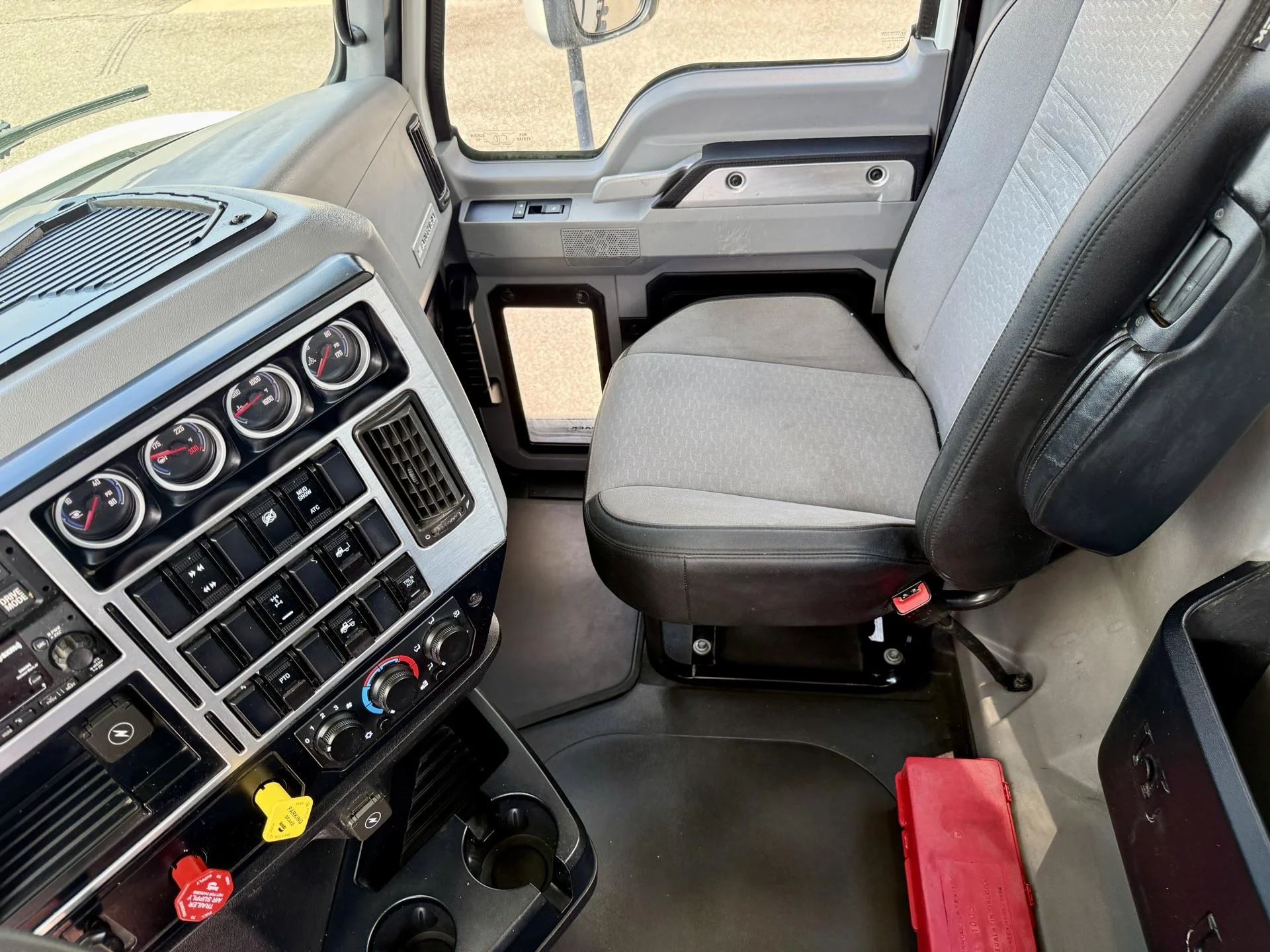 2022 Mack Anthem in Duluth, GA — photo 14
