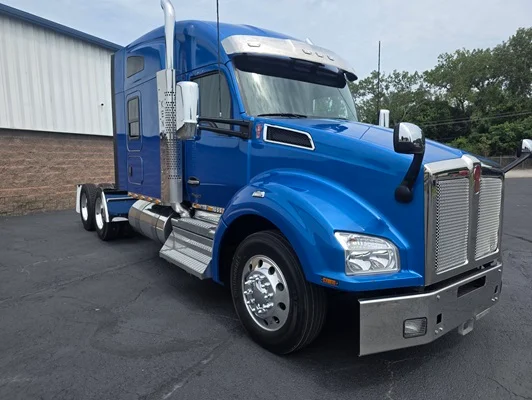 2023 Kenworth T880