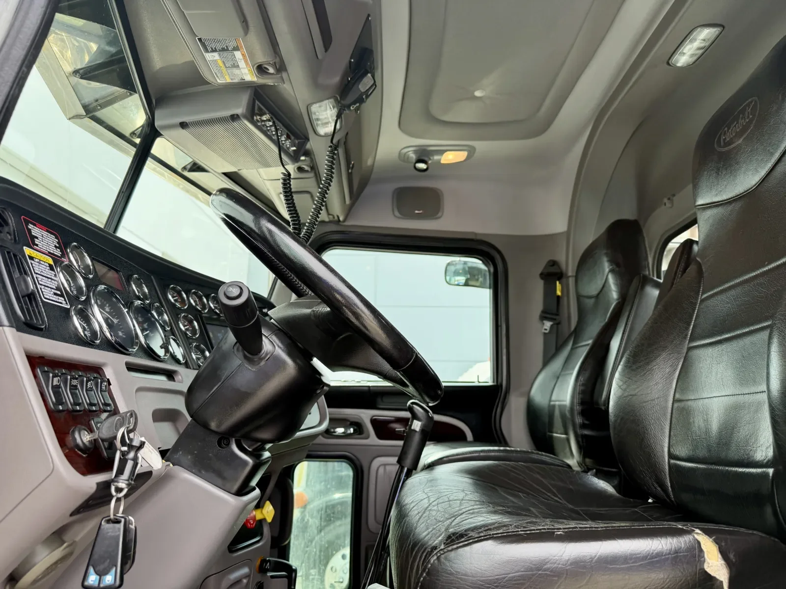 2018 Peterbilt 389 - image 28