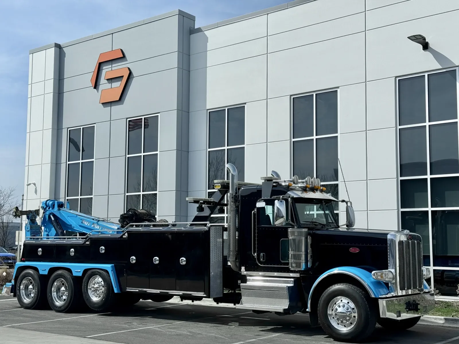 2018 Peterbilt 389 in New Lenox, IL — photo 2