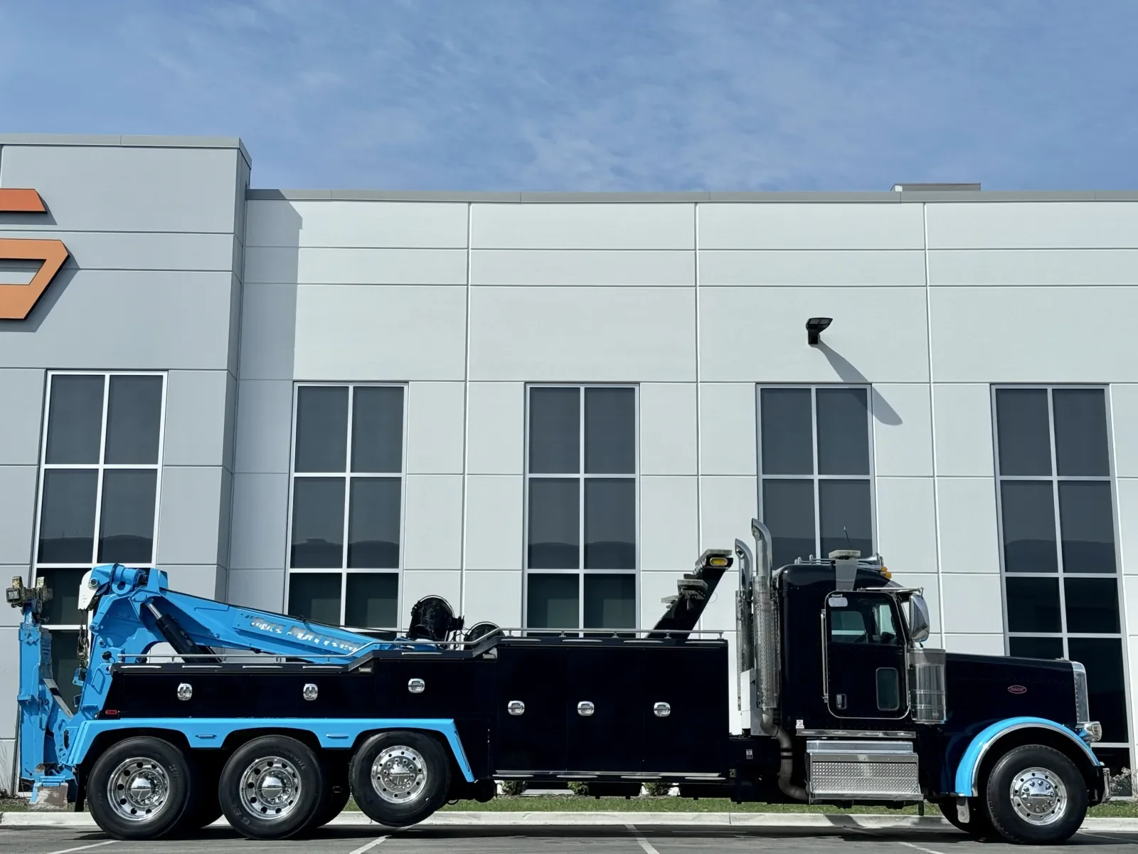 2018 Peterbilt 389 in New Lenox, IL — photo 3
