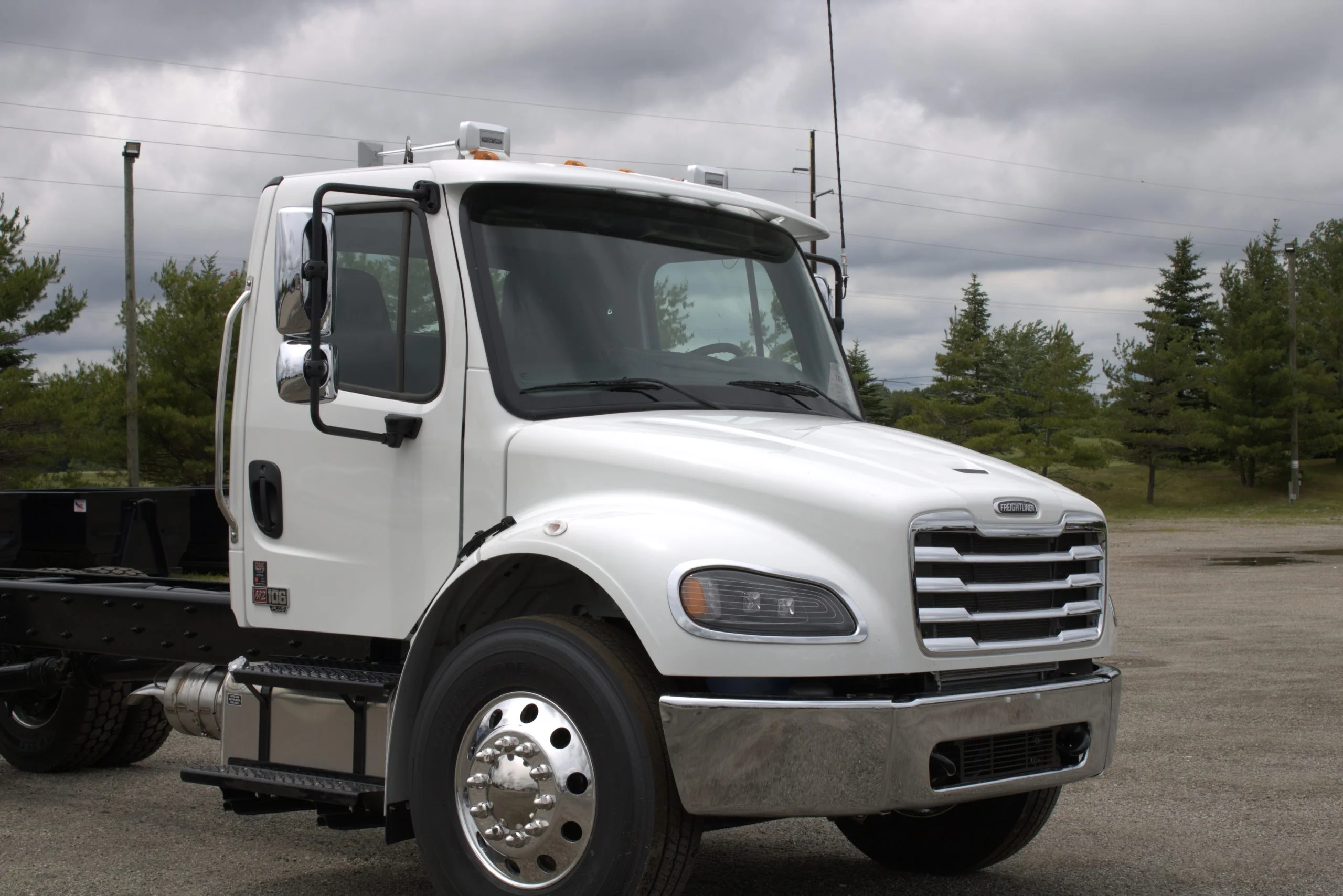 2027 Freightliner eM2 — photo 3