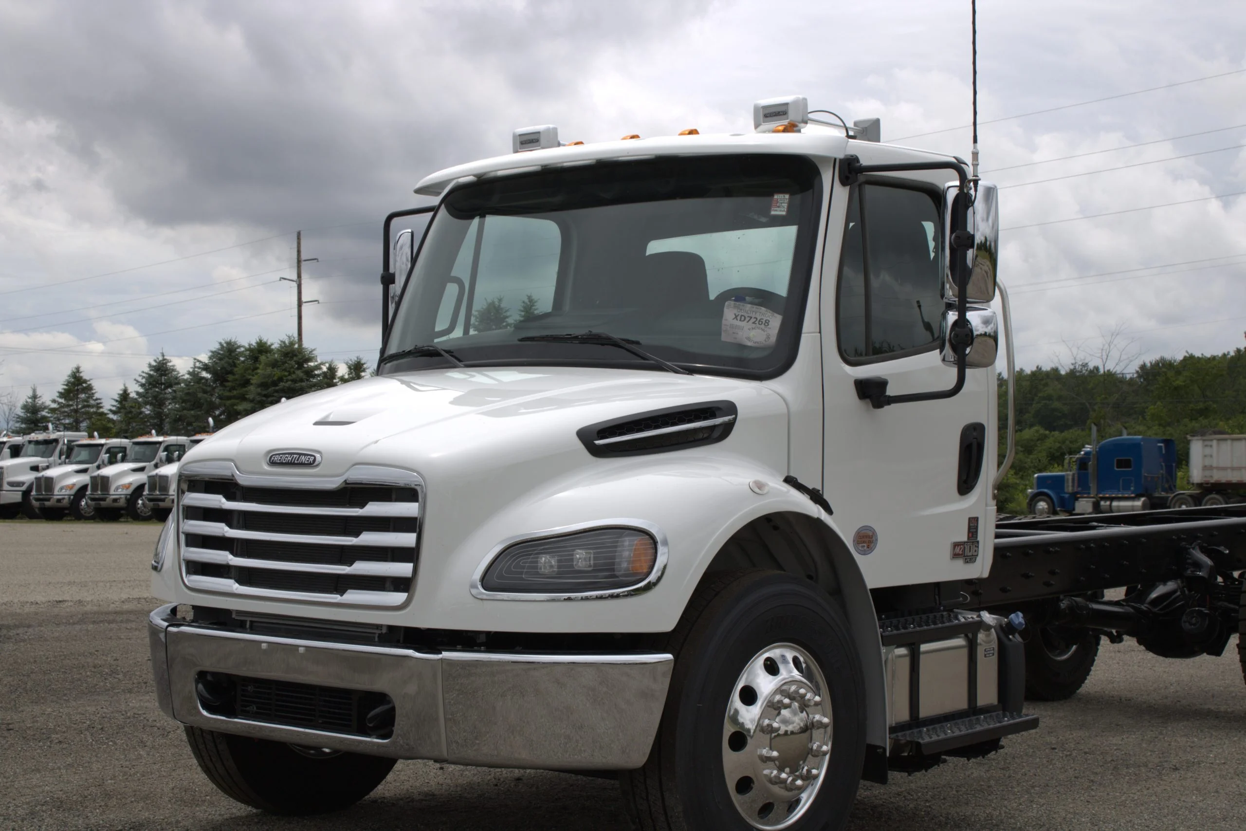 2027 Freightliner eM2 — photo 2