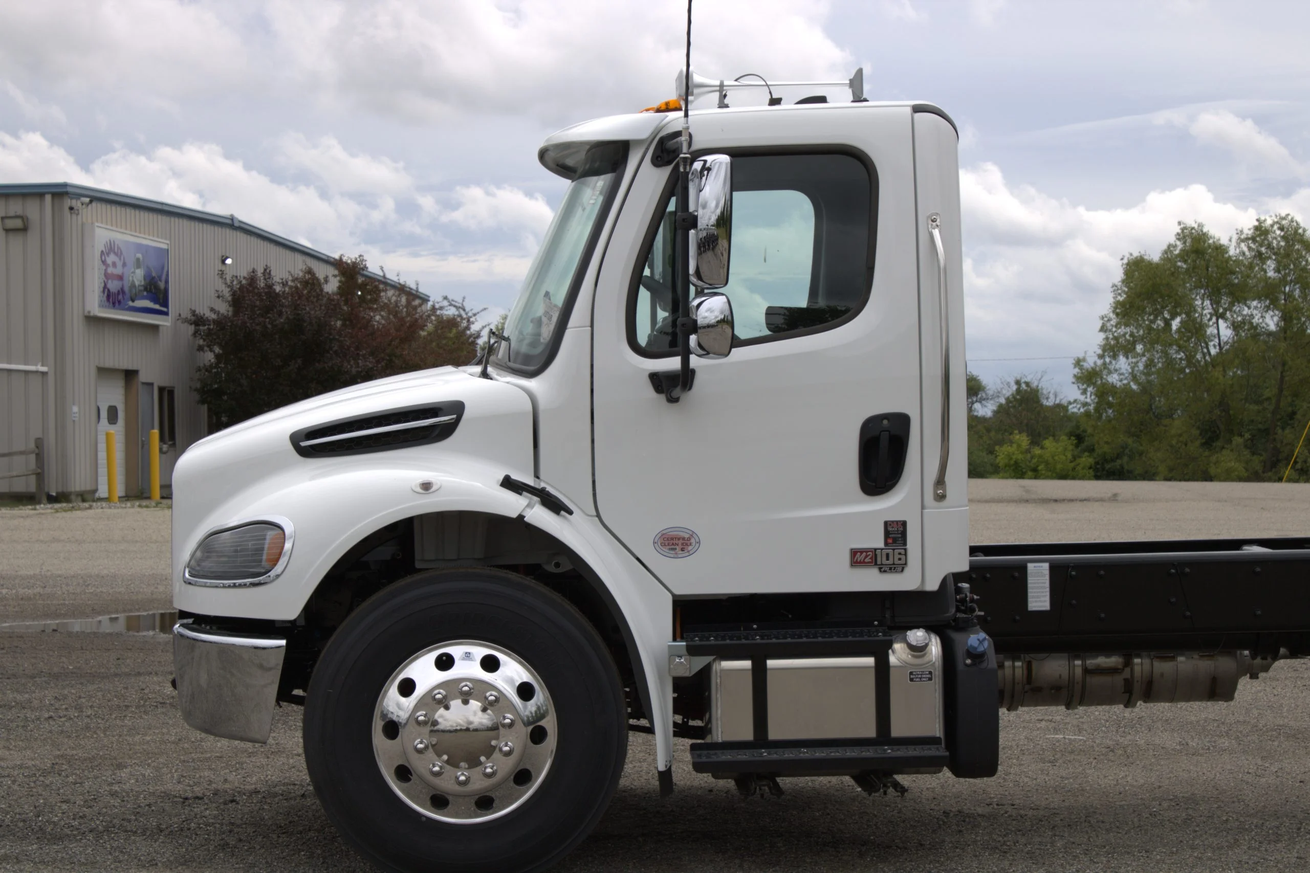 2027 Freightliner eM2 — photo 4