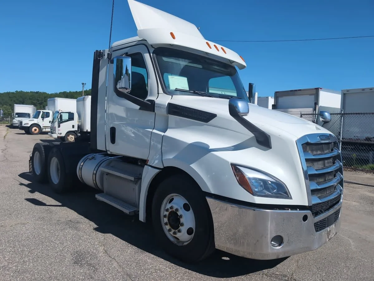 2020 Freightliner Cascadia in Salisbury, MA — photo 3