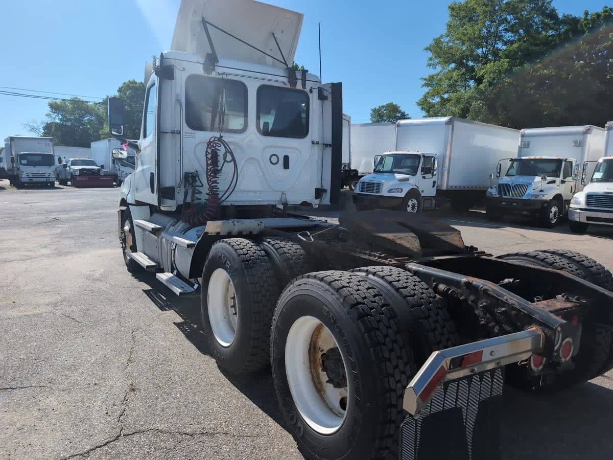 2020 Freightliner Cascadia in Salisbury, MA — photo 6