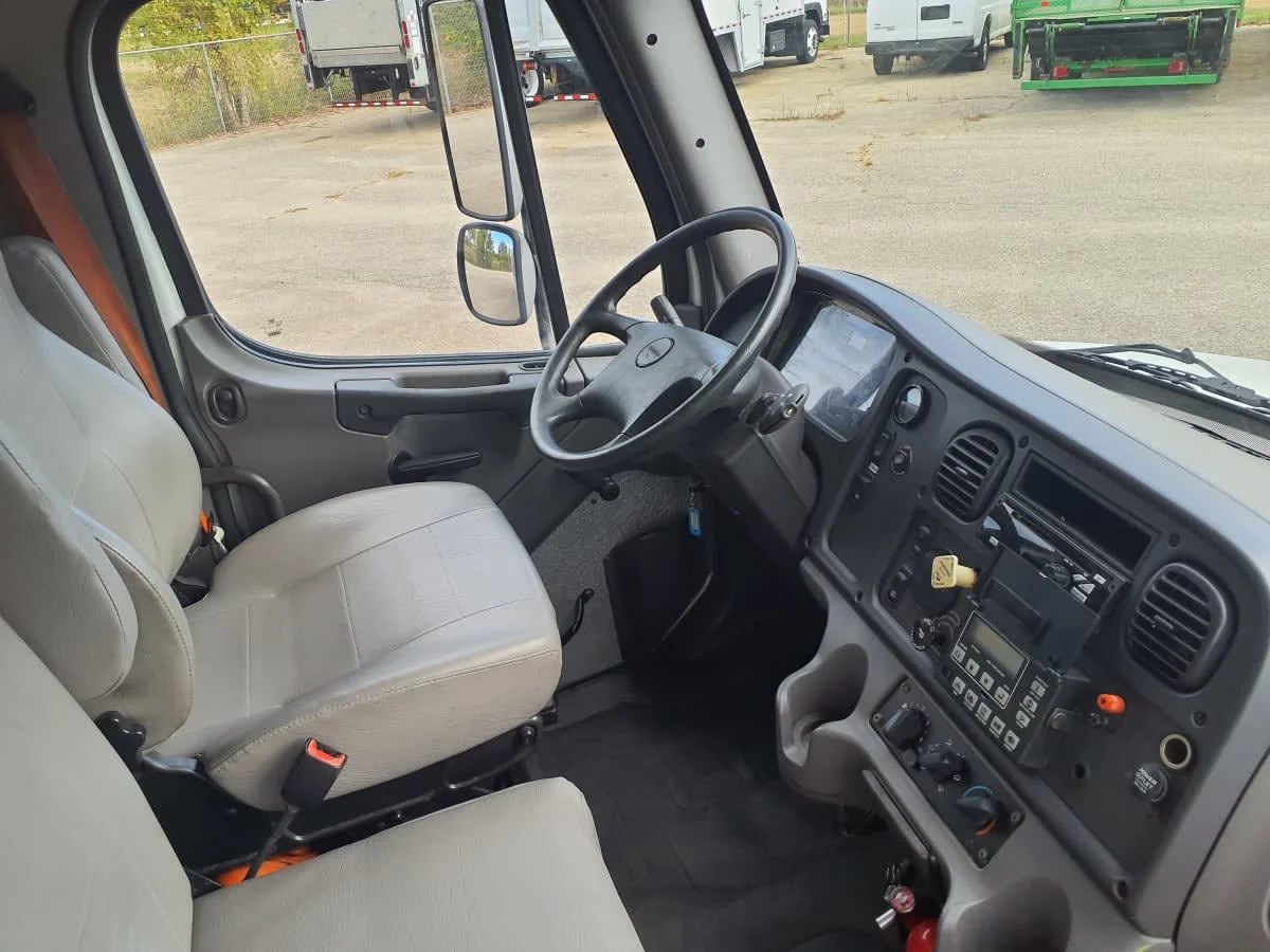 2014 Freightliner M2 106 in Wayland, MI — photo 8