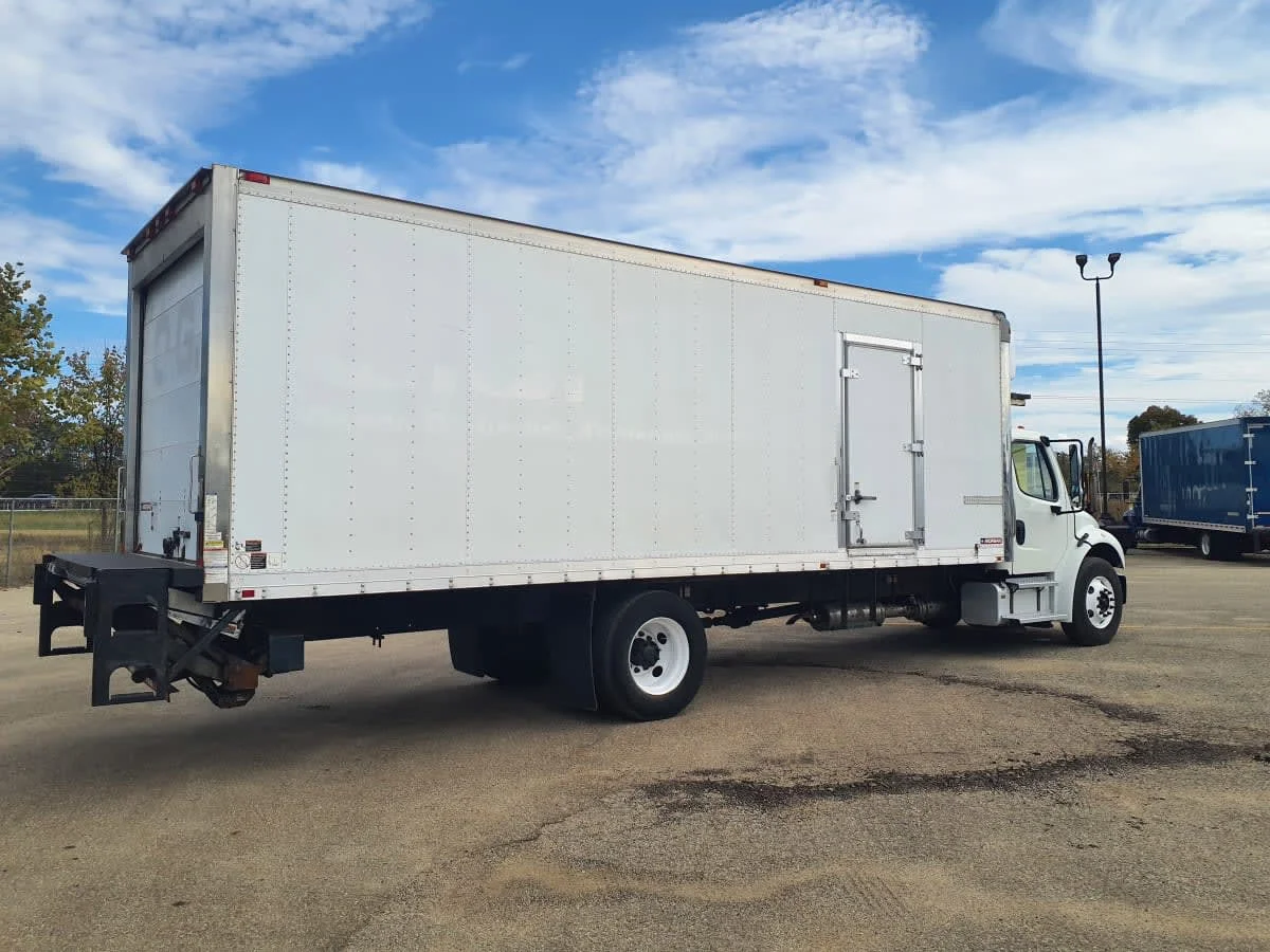 2014 Freightliner M2 106 - image 4
