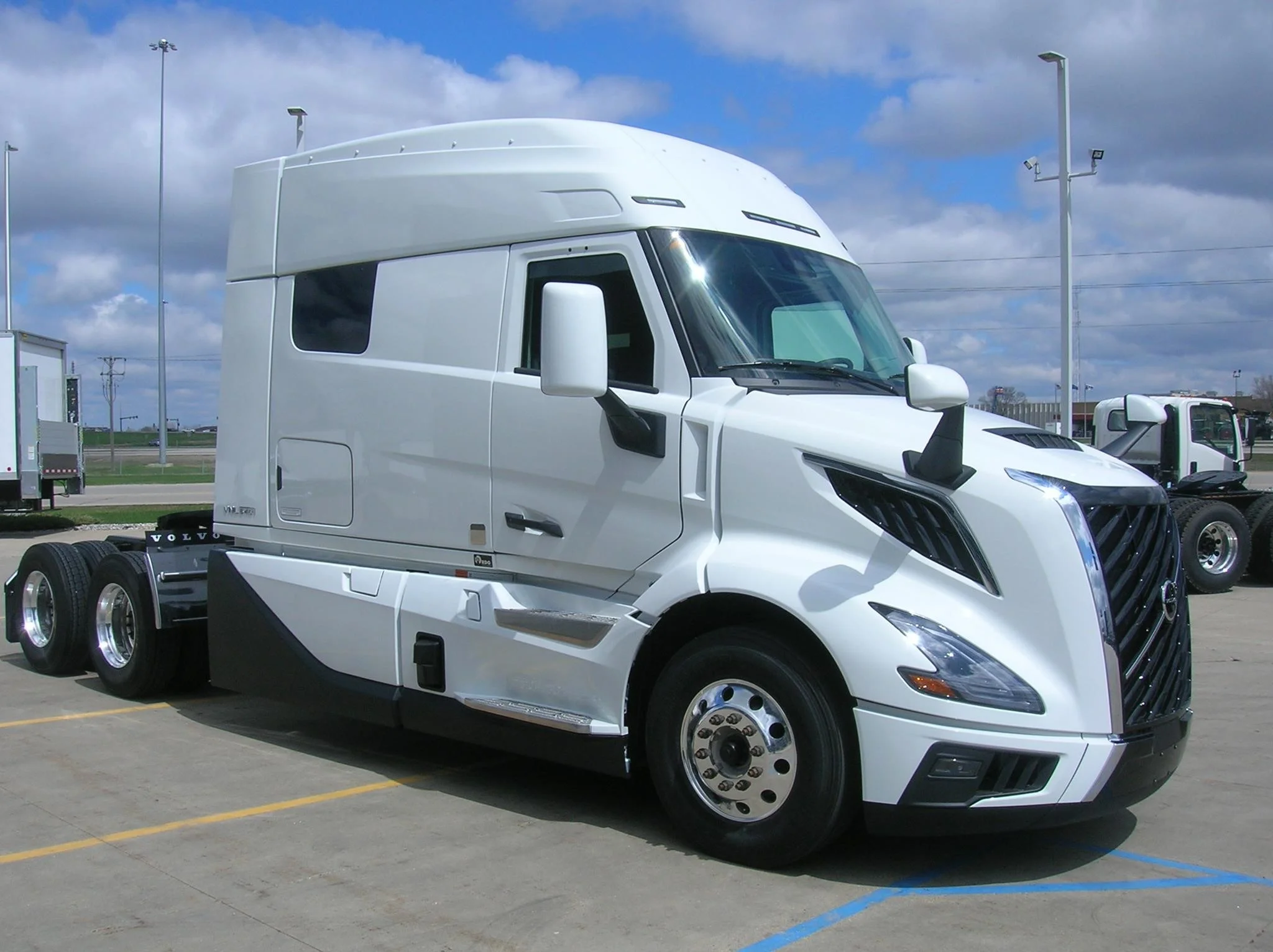 2025 Volvo — photo 3