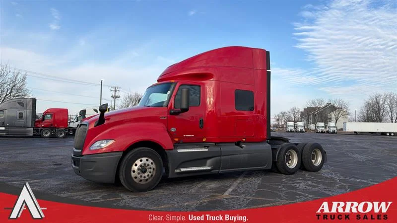 2020 International LT in Bolingbrook, IL