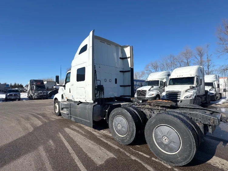 2023 International LT - image 5