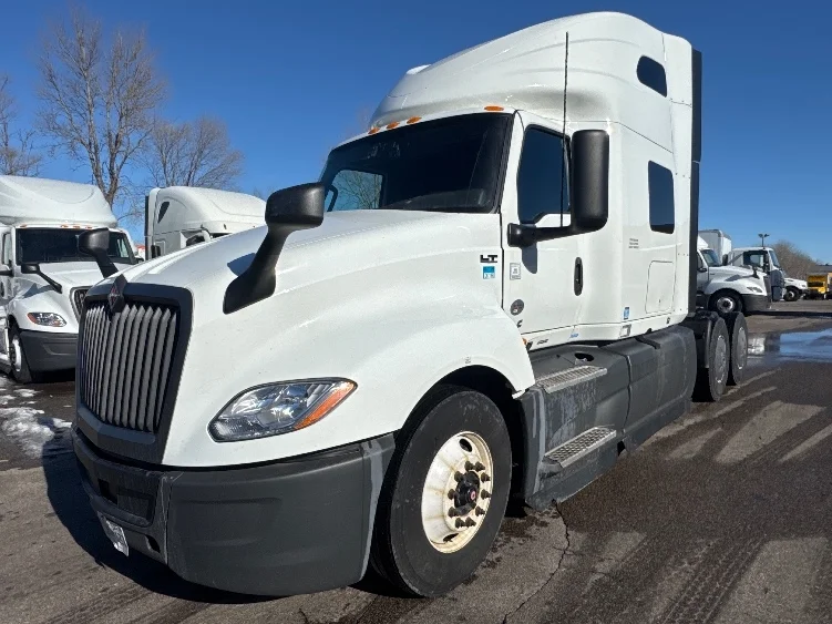 2023 International LT - image 3