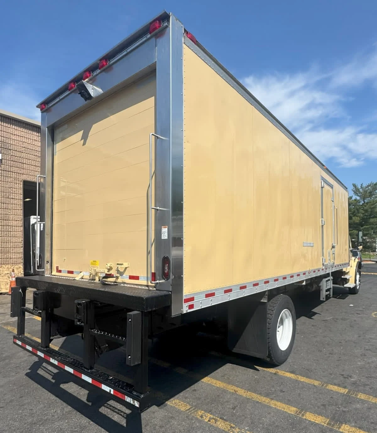 2019 Freightliner M2 106 in Newark, NJ — photo 4