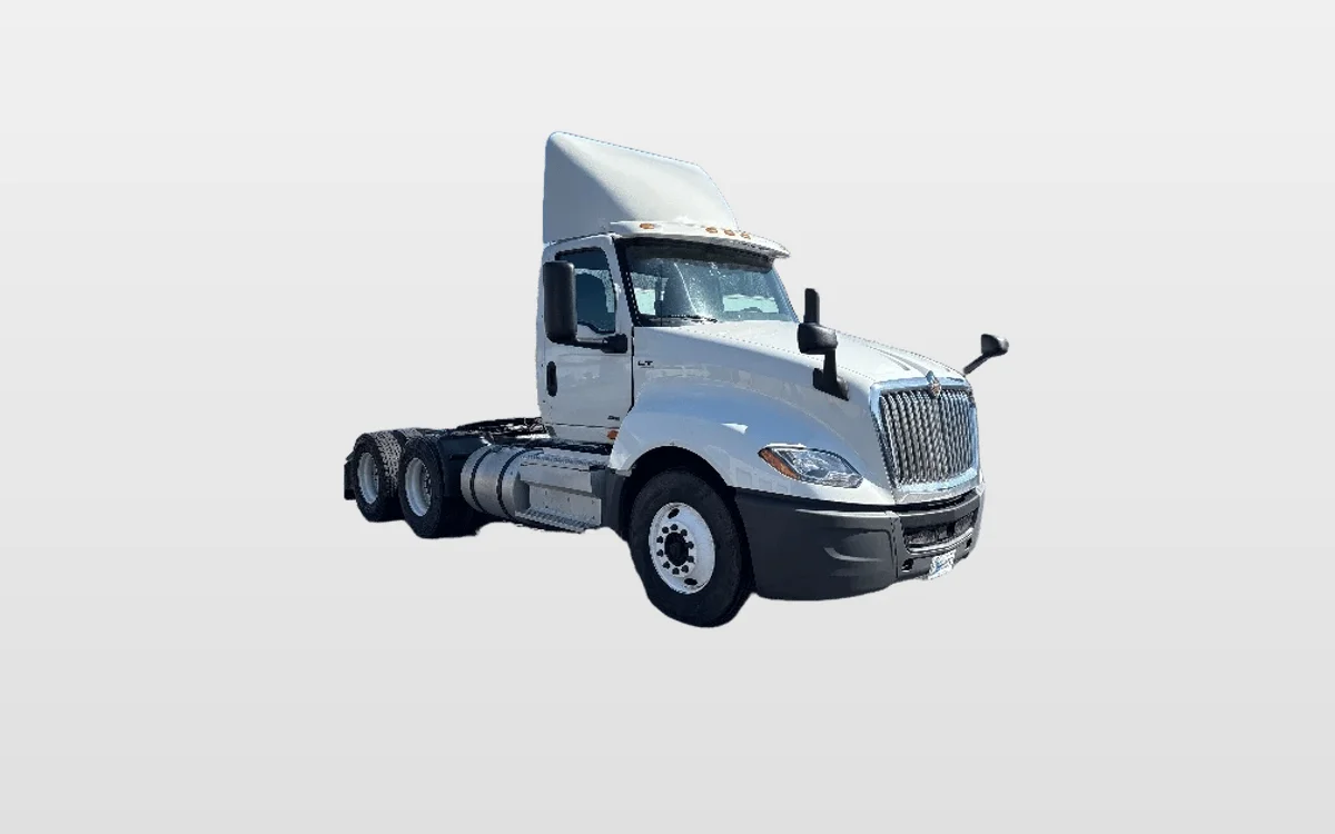 2019 International LT - image 1