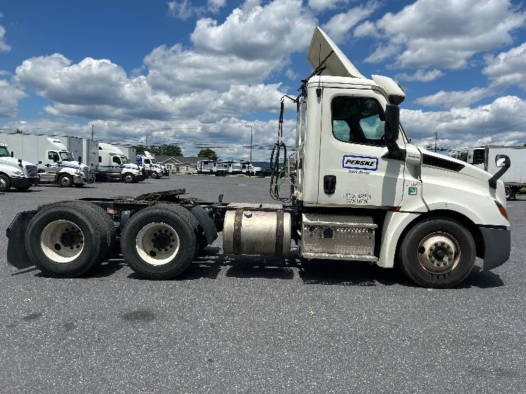 2018 Freightliner Cascadia in Harrisburg, PA — photo 8