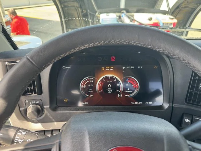 2027 Peterbilt 589 - image 15