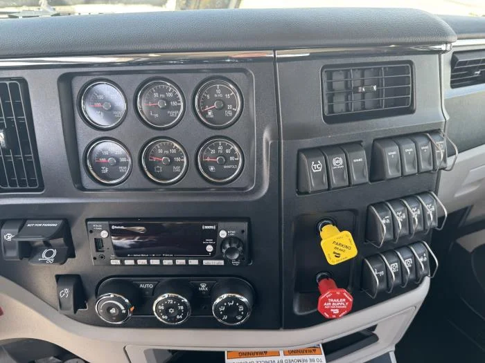 2027 Peterbilt 589 - image 16