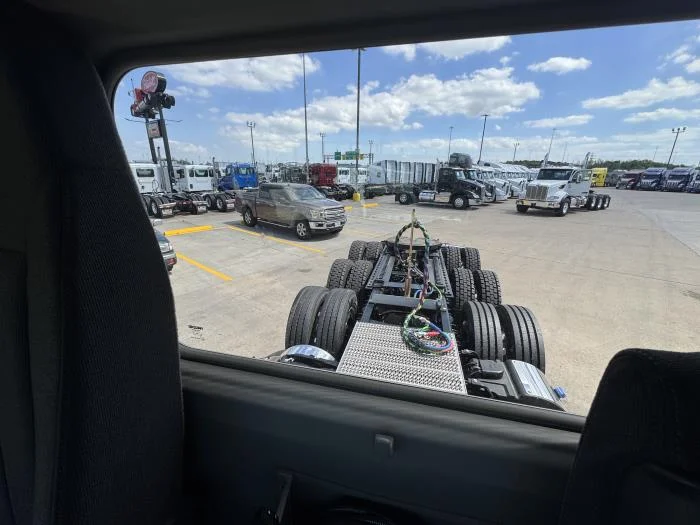 2027 Peterbilt 589 - image 19