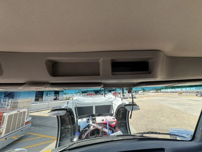 2027 Peterbilt 589 - image 18