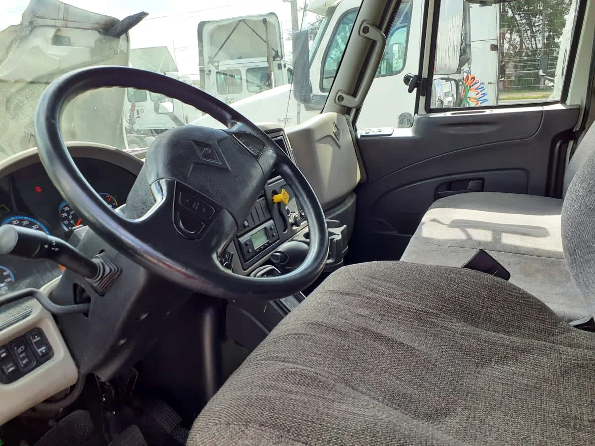 2018 International 4300 in Miami, FL — photo 8