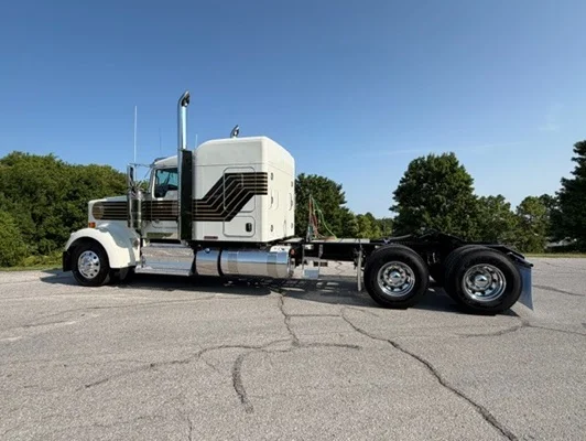 2027 Kenworth W900 in Springfield, MO — photo 28