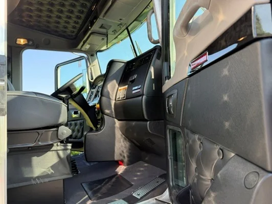 2027 Kenworth W900 in Springfield, MO — photo 15
