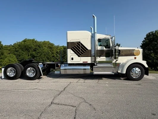 2027 Kenworth W900 in Springfield, MO — photo 8