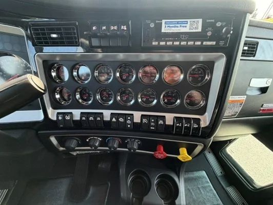 2027 Kenworth W900 in Springfield, MO — photo 12