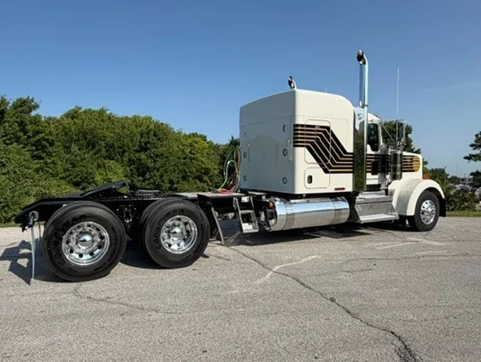 2027 Kenworth W900 in Springfield, MO — photo 26