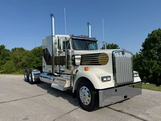 2027 Kenworth W900 in Springfield, MO