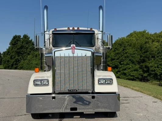 2027 Kenworth W900 in Springfield, MO — photo 7
