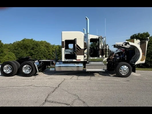 2027 Kenworth W900 in Springfield, MO — photo 25