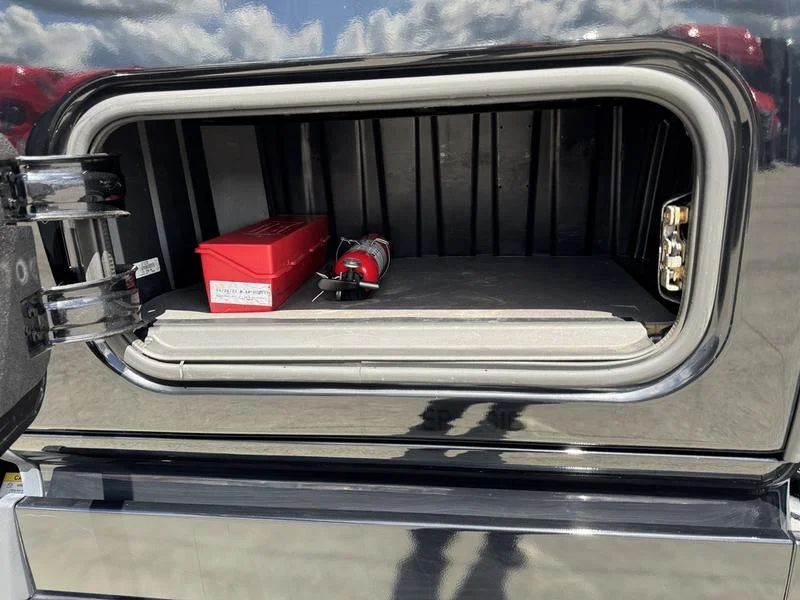 2023 Freightliner Cascadia - image 4