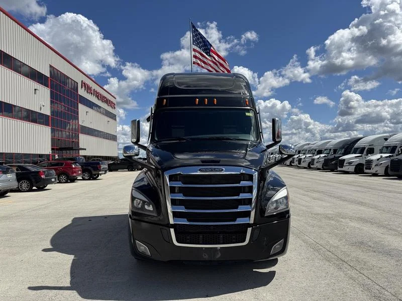 2023 Freightliner Cascadia - image 13