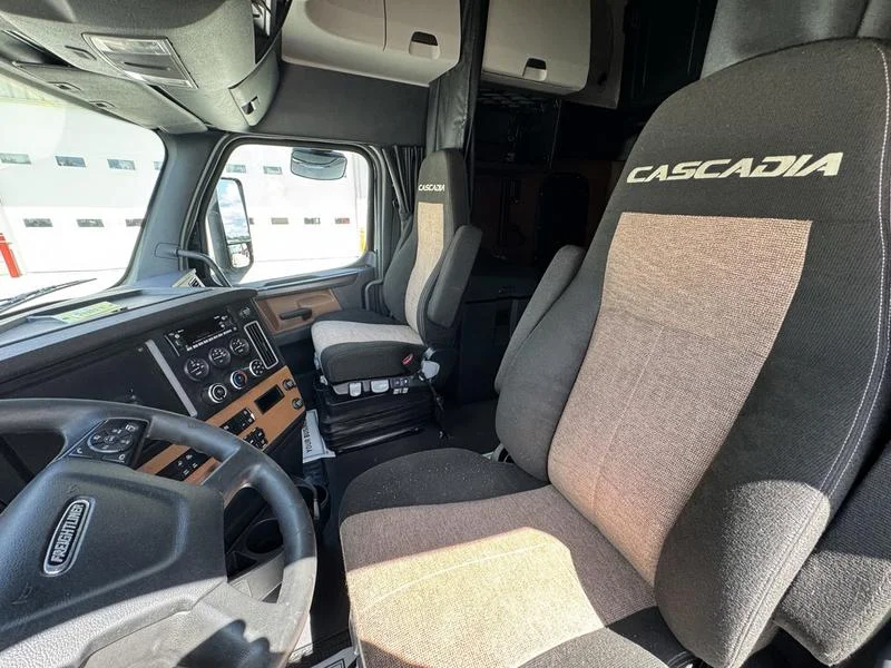 2023 Freightliner Cascadia - image 20