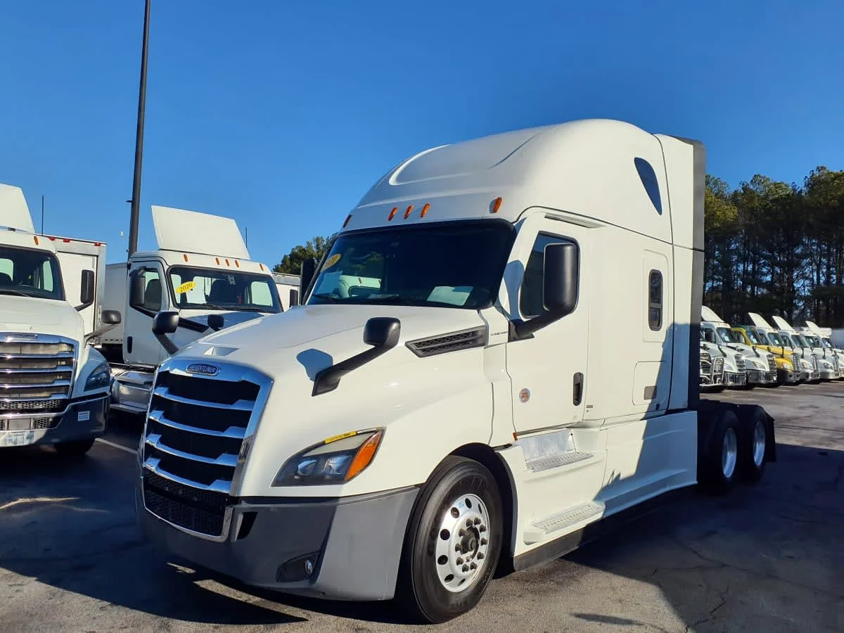 2021 Freightliner Cascadia - image 3